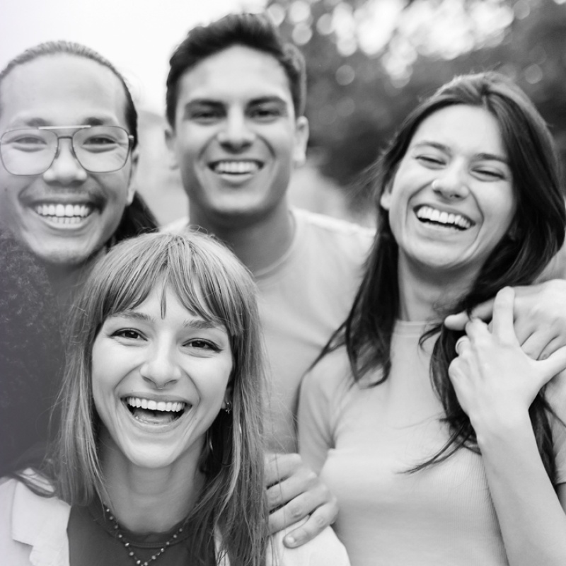 Illustration - Cours de français FLE pour adultes étrangers avec visa étudiant Cours du A1 au C1, en journée ou en soirée, 100% en présentiel ou en classe virtuelle ou encore en e-learning. Trouvez la formule qui vous convient le mieux ! ou 
