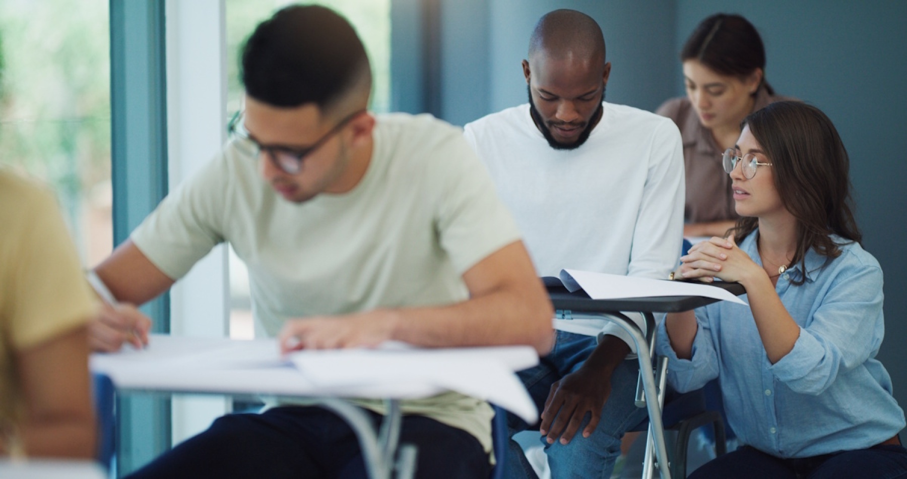Illustration - Des étudiants étrangers se préparent aux tests de français DELF